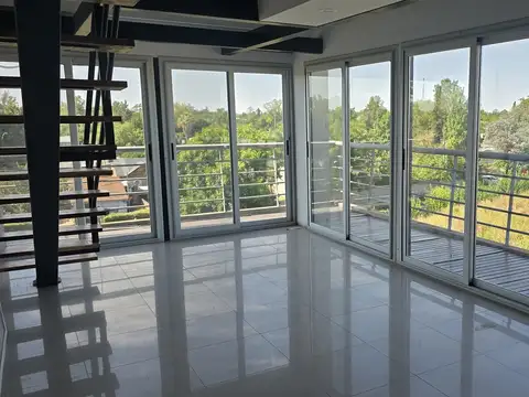 Oficina en Alquiler en Pilar Garden, USD 700