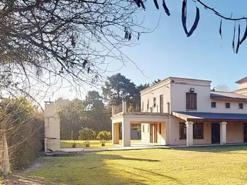 Casa 5 ambientes con 4 baños