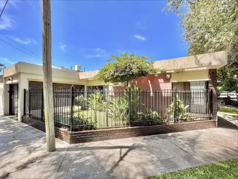 VENTA - CASA DE 3 DORMITORIOS, CON QUINCHO Y PILETA