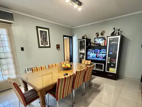 Casa 6 ambientes con 2 baños
