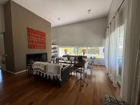 Casa 7 ambientes con 3 baños