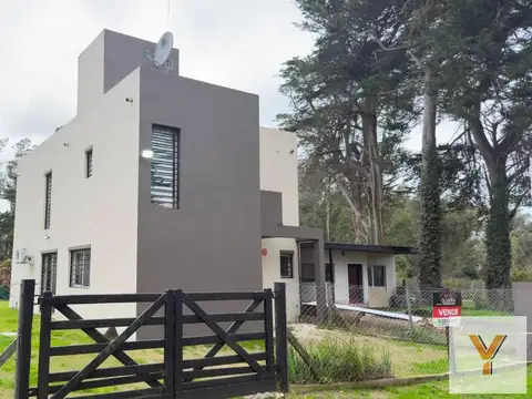 Casa 3 ambientes con 2 baños