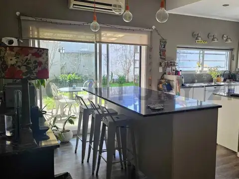 Oficina 4 ambientes con 2 baños