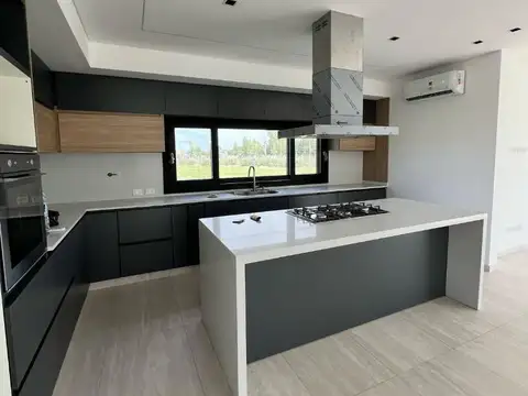 Excelente casa a estrenar en Alquiler - Barrio Terravista