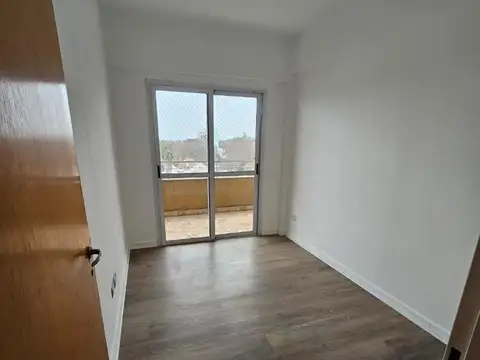 Yrigoyen 8400, Piso 4°