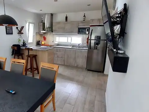 Casa en Alquiler con 2 cocheras