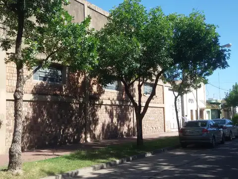 Galpon en Venta 27  mts Frente