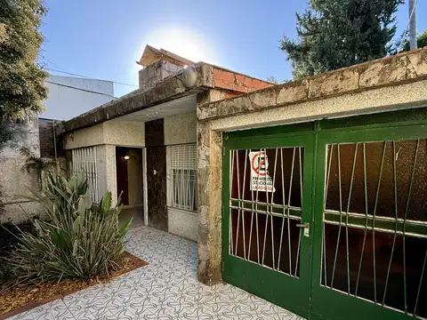 Oportunidad en el Corazón de Roque Sáenz Peña. Casa 2 dormitorios con Jardin