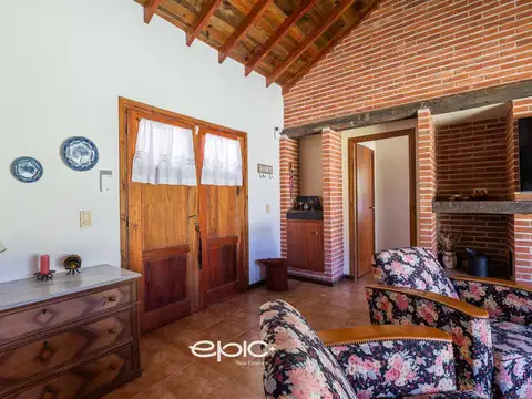 Casa 4 ambientes con 2 baños