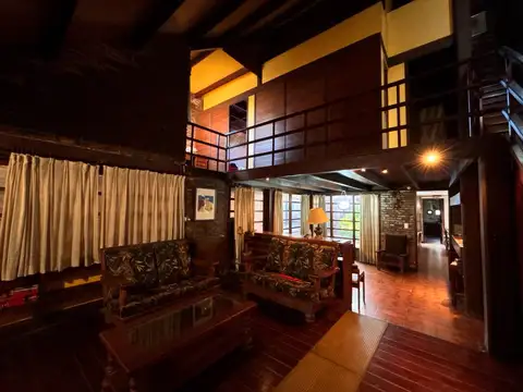 Casa 5 ambientes con 4 baños