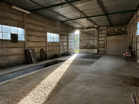 Galpón en venta azul de 72 m2 en lote de 258 m2