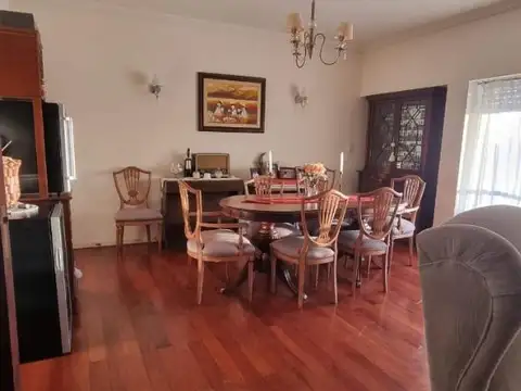 Departamento 8 ambientes con cochera | 200 m² | Apto crédito