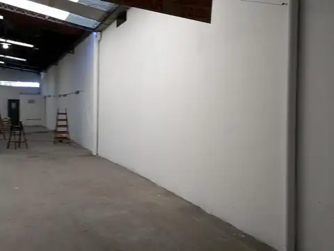 Galpon en Venta en Abasto, USD 270.000