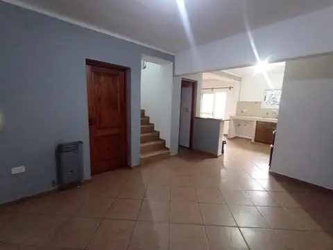 Casa 7 ambientes con 2 baños