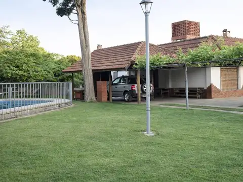 QUINTA DE 1.900 M2 - PILETA- CASA PPAL + CASA INVITADOS + QUINCHO