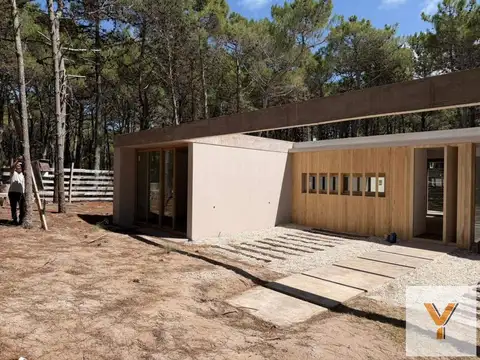 Casa 6 ambientes con 2 baños