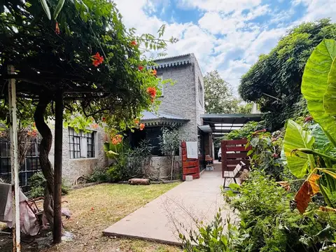 Casa 5 ambientes con 2 baños