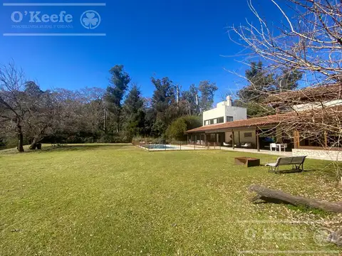 Casa  en venta Abril