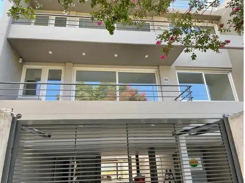 Departamento en Venta con 3 cocheras