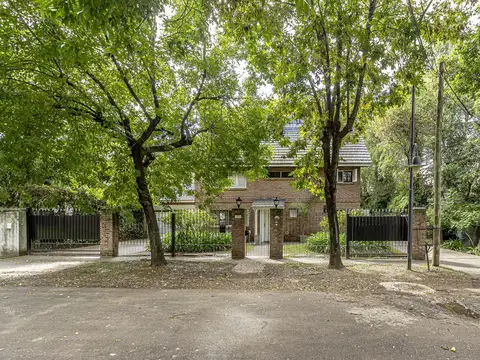 Casa en Venta con 3 cocheras