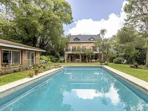 Venta Casa 5 amb en Don Torcuato con jardín, pileta, quincho y cochera