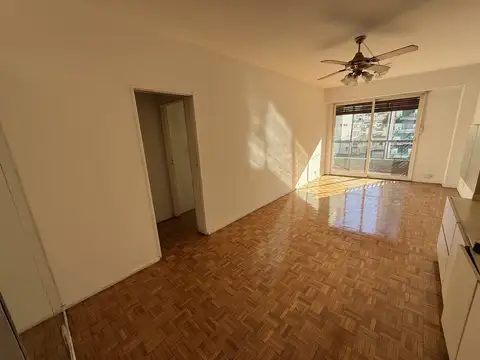 3 ambientes al frente | Muy Luminoso | Piso alto | Balcón corrido | Cochera opcional