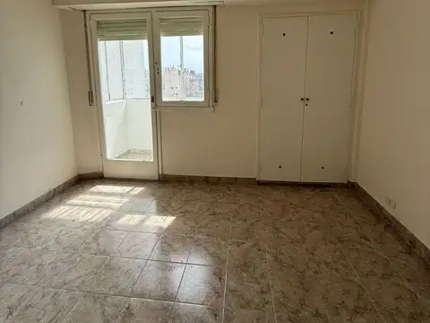 2 Ambientes - Contrafrente - Balcon - Muy Luminoso