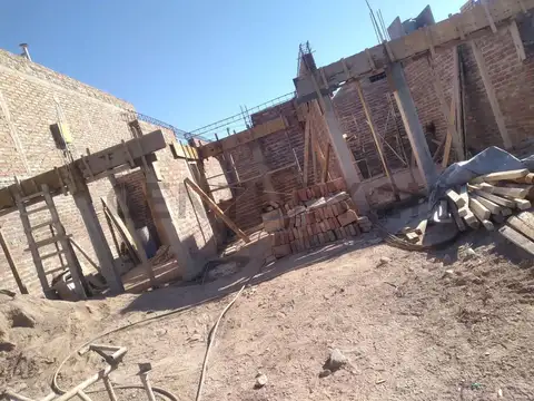 CASA EN POZO EN GUAYMALLÉN