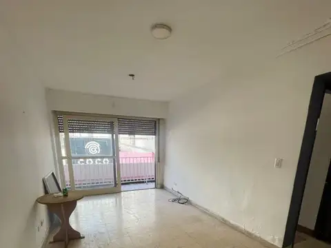 VENTA DEPARTAMENTO 4 AMB, CON 2PATIOS Y QUINCHO EN CENTRO