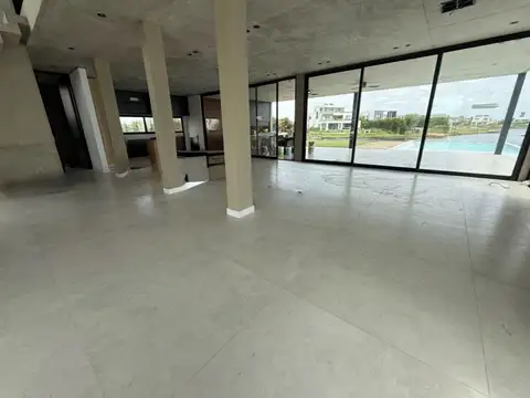 Casa 7 ambientes con 6 baños