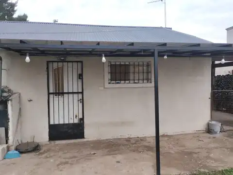 Casa 4 ambientes con 1 baño
