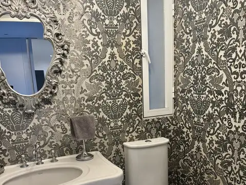 Casa 8 ambientes con 5 baños