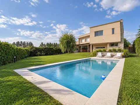 Casa  en Venta en Santa Guadalupe, Pilar del Este, Pilar