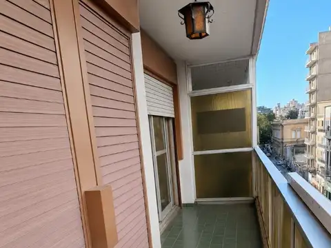 DOS DORMITORIOS BALCON 3 BAÑOS CORRIENTES 1200