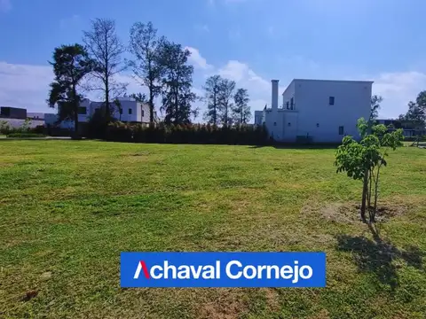 Terreno interno en esquina en venta, Barrio Laguna Grande - Villanueva