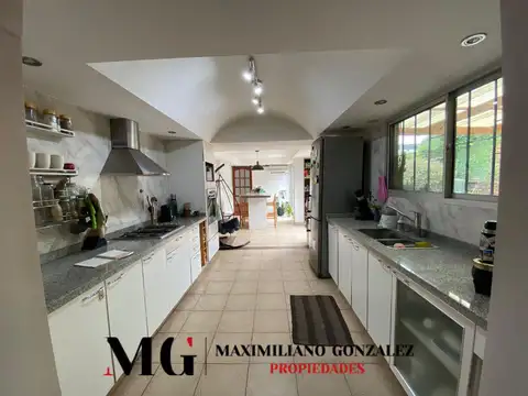 Casa 6 ambientes con 3 baños