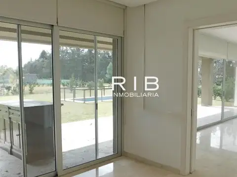 Casa en Venta con 5 cocheras