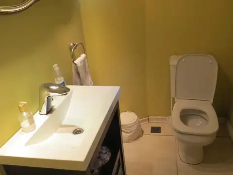Casa de 6 ambientes en venta, en Las Lomas de San Isidro.