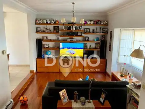 Casa en Venta con 3 cocheras
