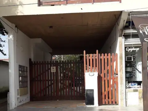 Departamento con cochera en complejo a 2 cuadras del mar