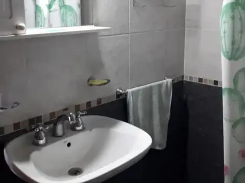 Departamento con cochera en complejo