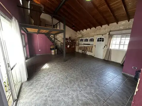 Casa 4 ambientes con 2 baños