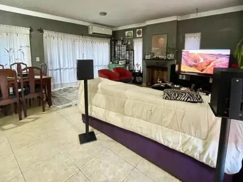 Casa 4 ambientes con 2 baños