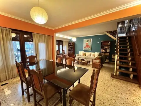 Casa en Venta con 2 cocheras
