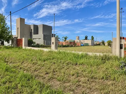 Terreno con mejoras - FUNES CITY