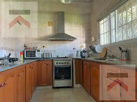 Casa 6 ambientes con 3 baños
