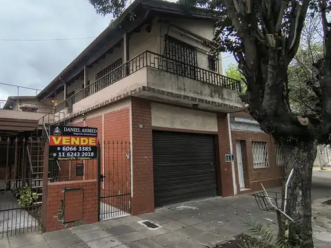 EXCELENTE CASA DISTRIBUIDO EN 2 UNIDADES INDEPENDIENTES CON LOCAL
