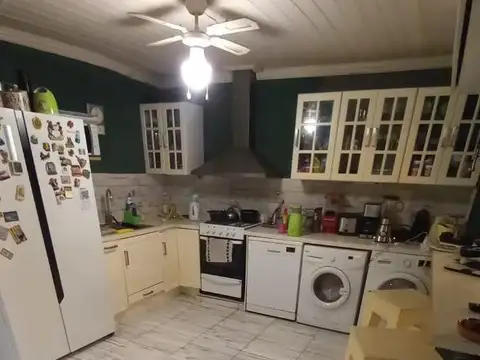 Casa tipo PH + Departamento 2 ambientes