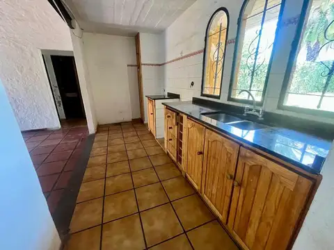 Casa 4 ambientes con 2 baños