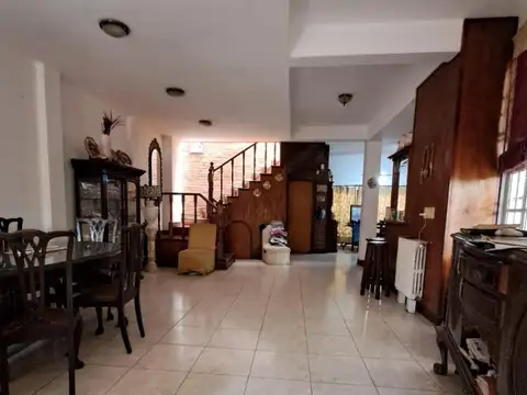 Casa 5 ambientes con 3 baños